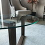 Hanah Home Mesa de Centro Redonda de Madera Maciza y Cristal Templado Nogal